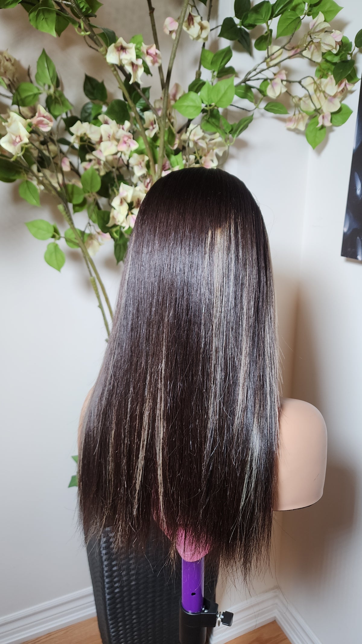 Gray highlight wig
